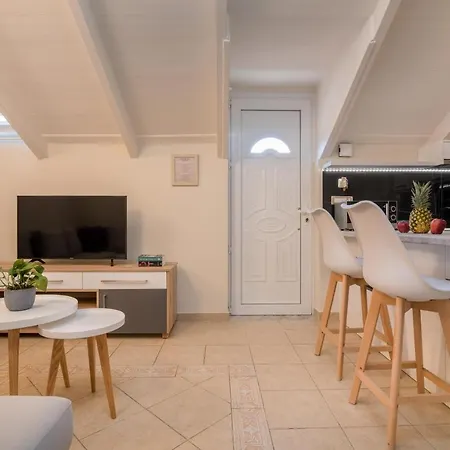 Mavrias Village Apartment
